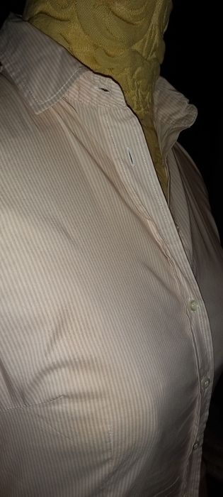 Camisa às riscas rosa e branco