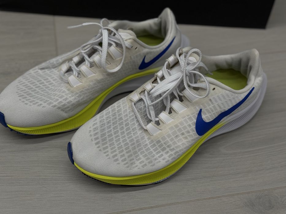 Продам кроссовки Nike
