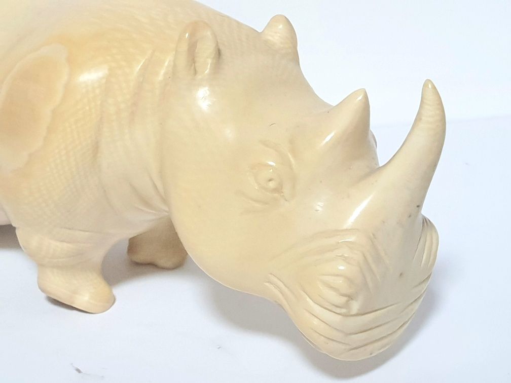 Magnífica preciosa antiga escultura asiática de um rinoceronte