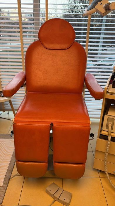 Напівавтоматичне Крісло - Кушетка косметологічна для педикюр