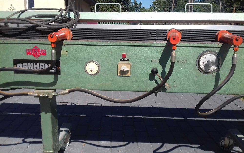 Prasa hydrauliczna do doklejek