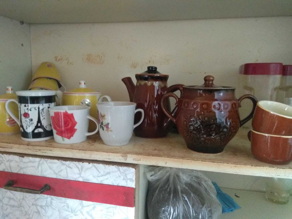 Продам ложки,  вилки  тарелки, хрусталь,  вазы, кастрюли, сервизы итп