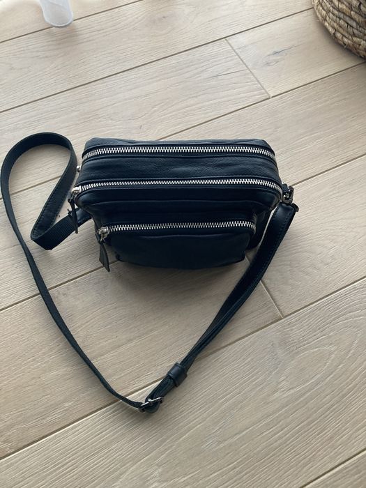 Czarna listonoszka skóra naturalna perełka