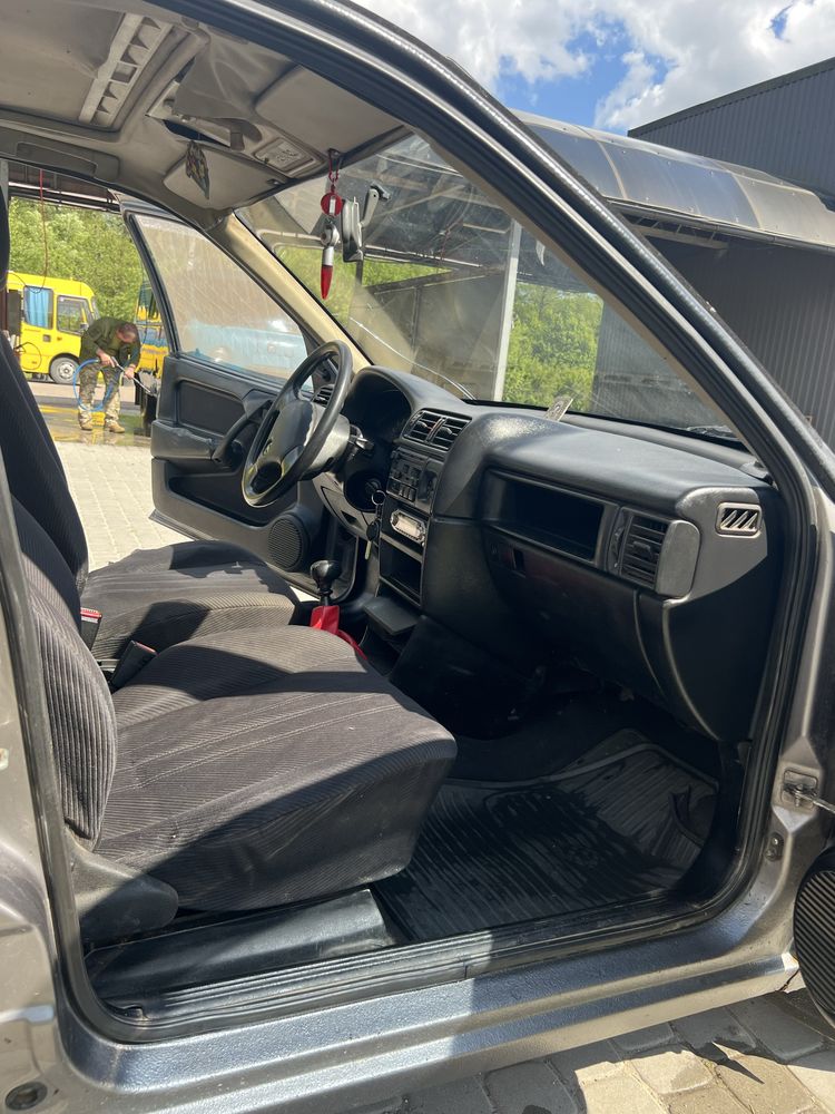 Opel vectra b 1.8 бензин