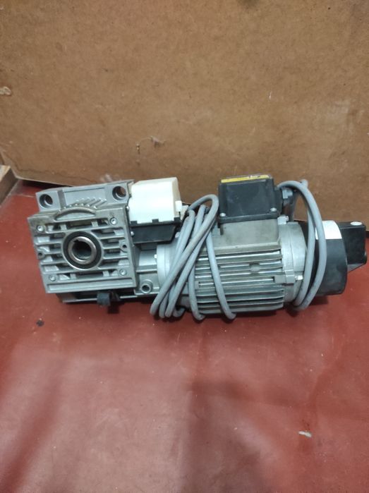 Продам мотори з редуктором