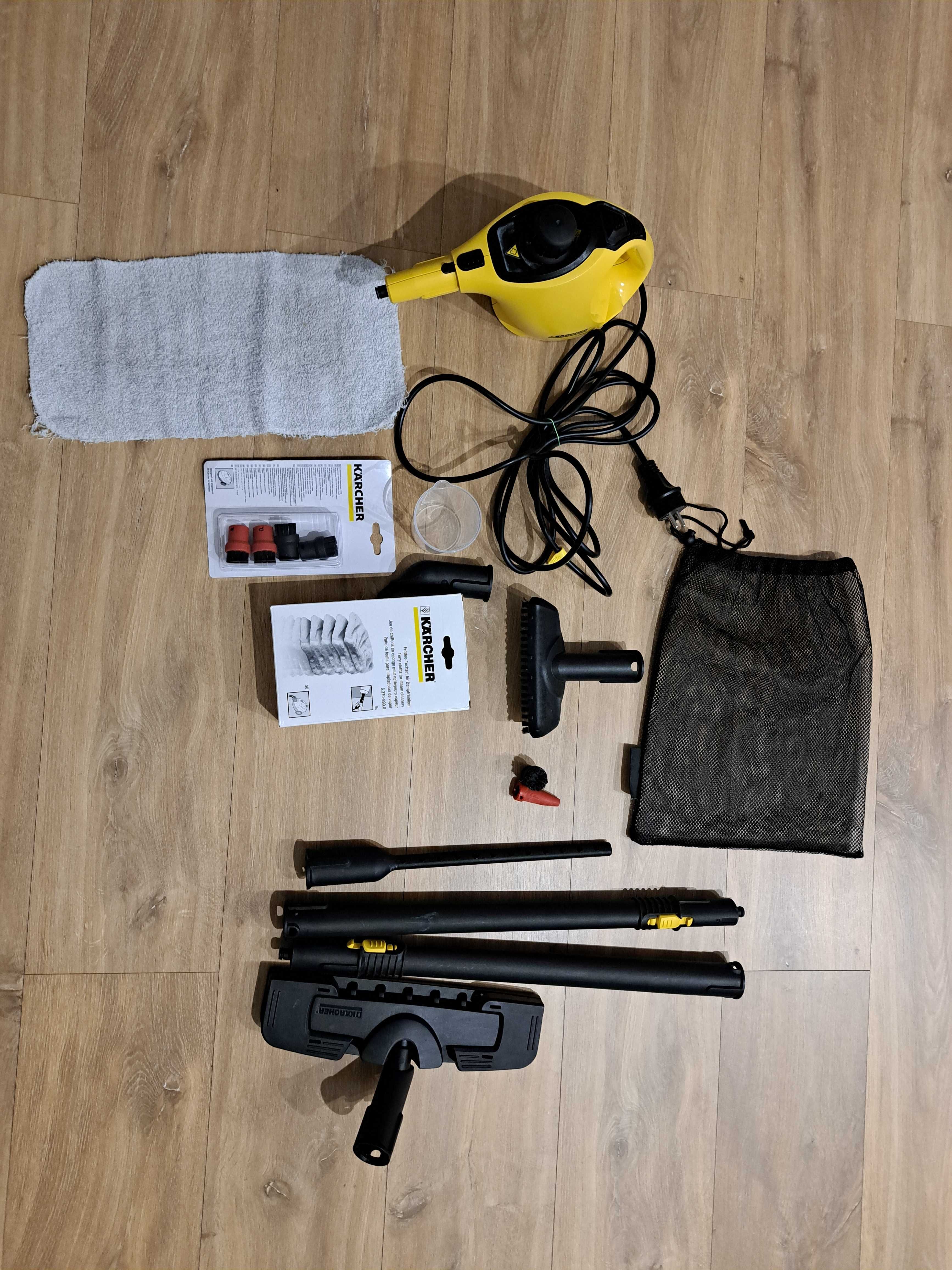 Czyścik parowy Karcher SC 1 EasyFix z zestawem do czyszczenia podłóg