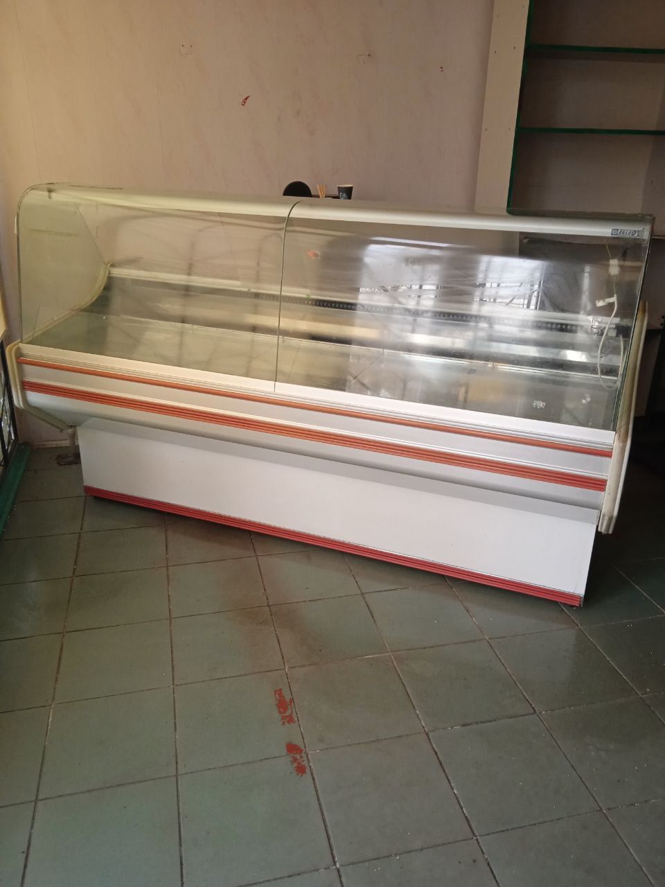 Продам холодильну вітрину б/у