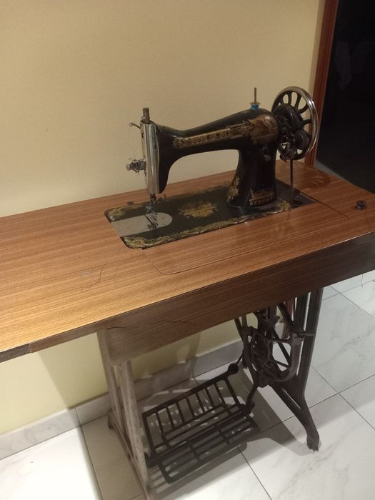Maquina antiga  cozer singer