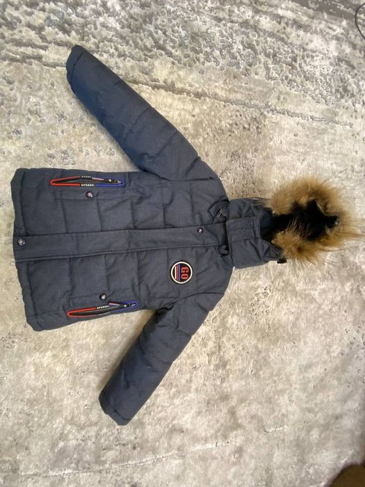 Продам зимнюю куртку на мальчика на рост 100 см.