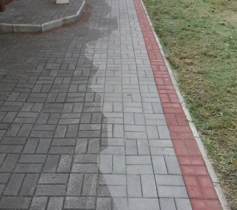 Чистка двору. Миття тротуарної плитки.