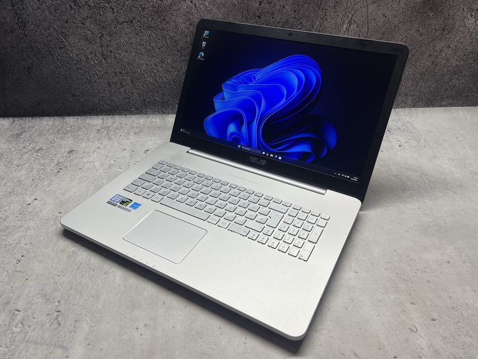 ASUS / i7 6700HQ / 16GB DDR4 / 256SSD + 1TB / GTX 950 4GB / 17.3FHD