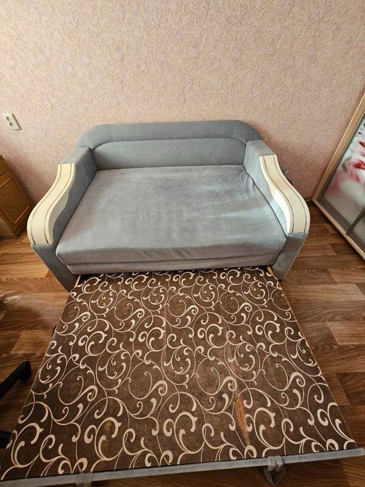 Диван розкладний із великим спальним місцем
