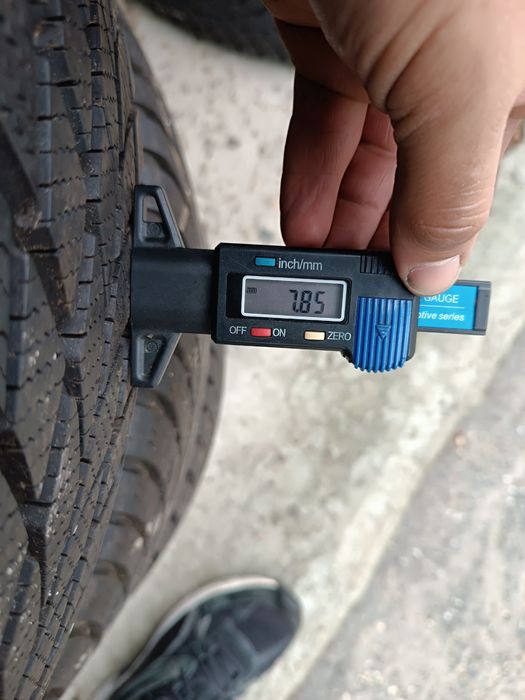 Зимові шини 215/65/17 Bridgestone Blizzak LM001