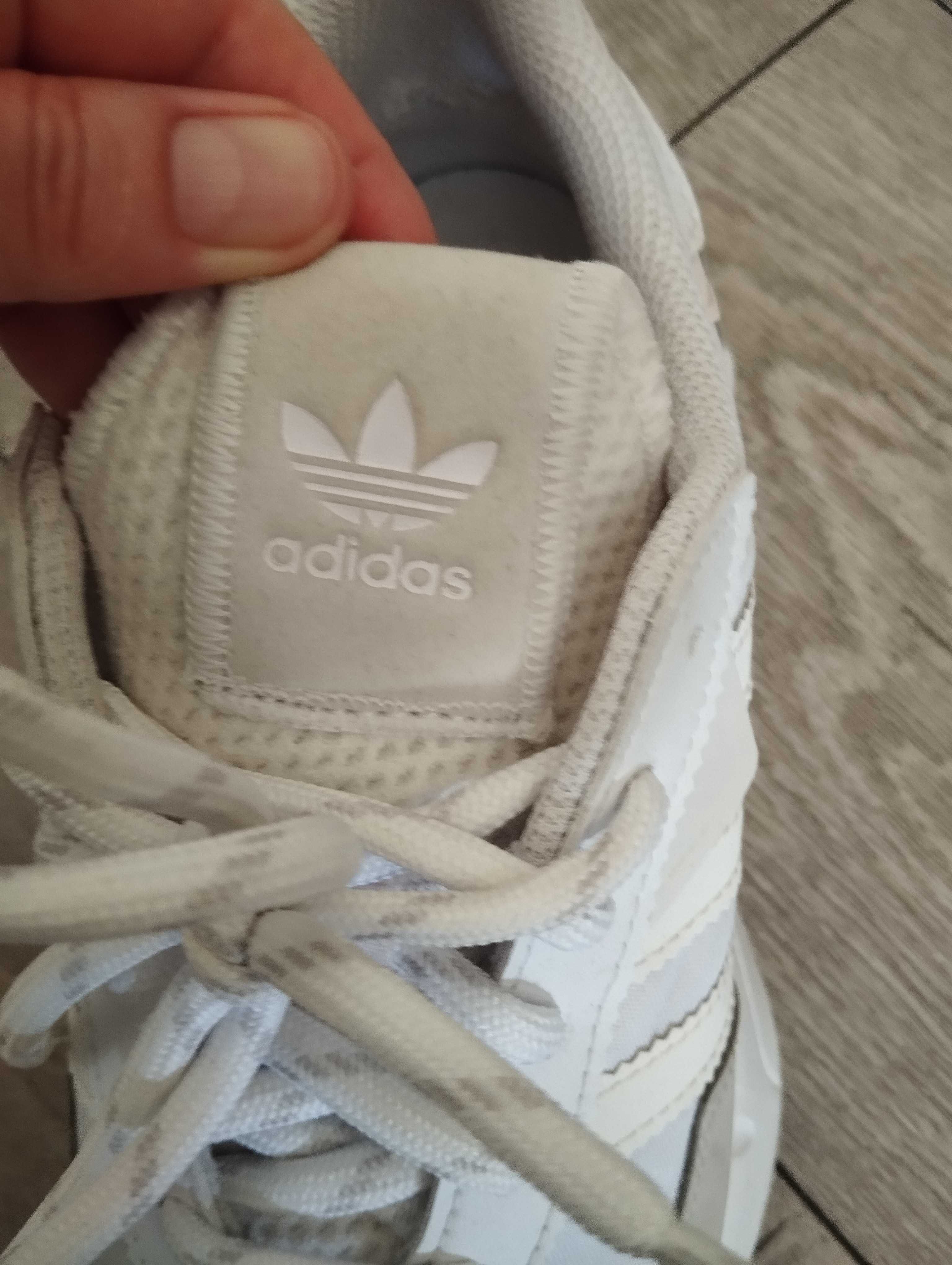 Кросівки Adidas Originals
Retropy F2