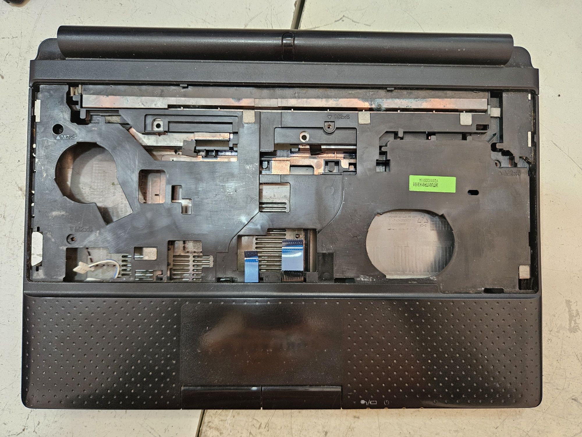Toshiba NB500 - chassi inferior