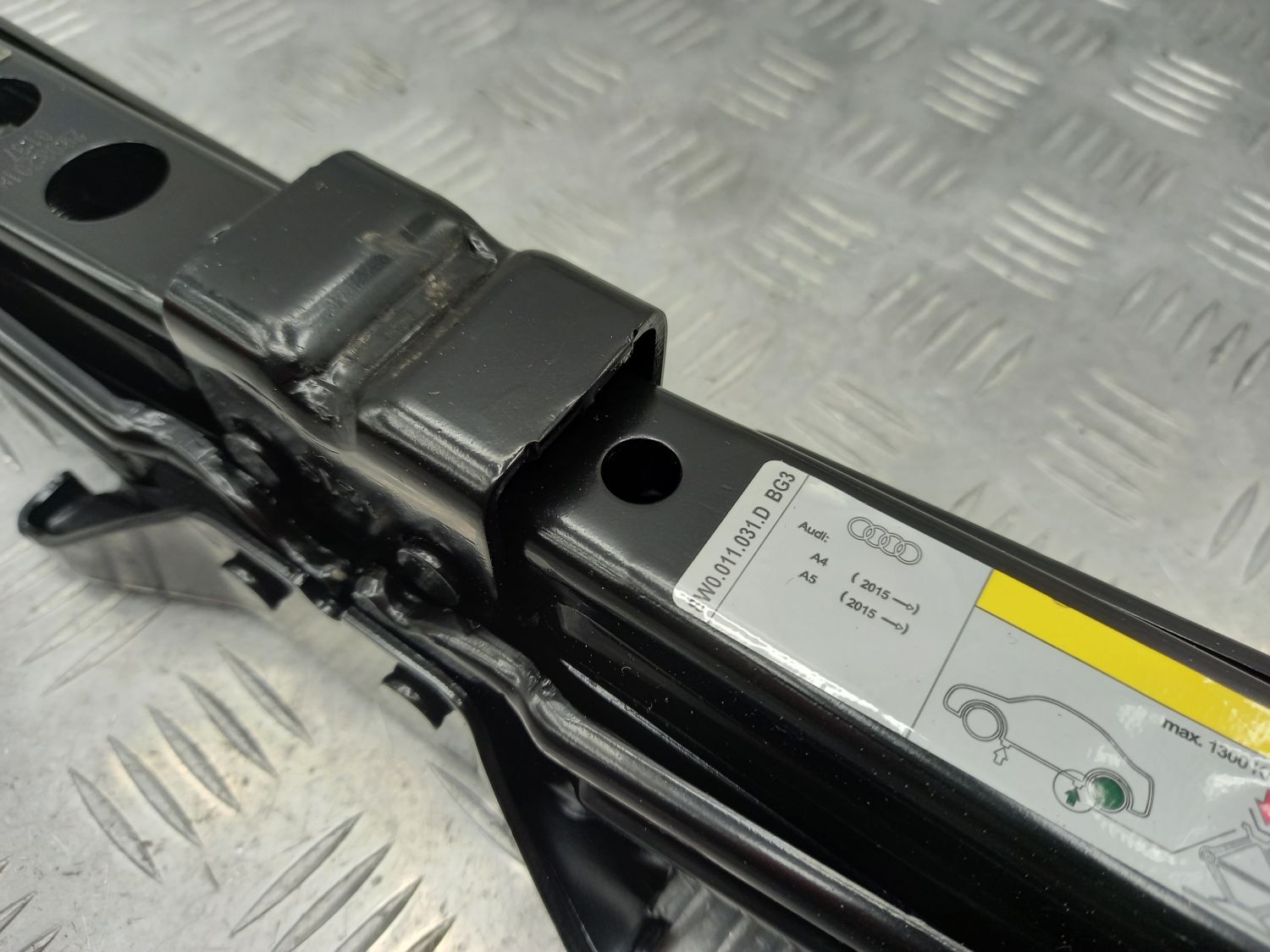 Домкрат 8W0011031C для Audi A5 F5 2016-2023