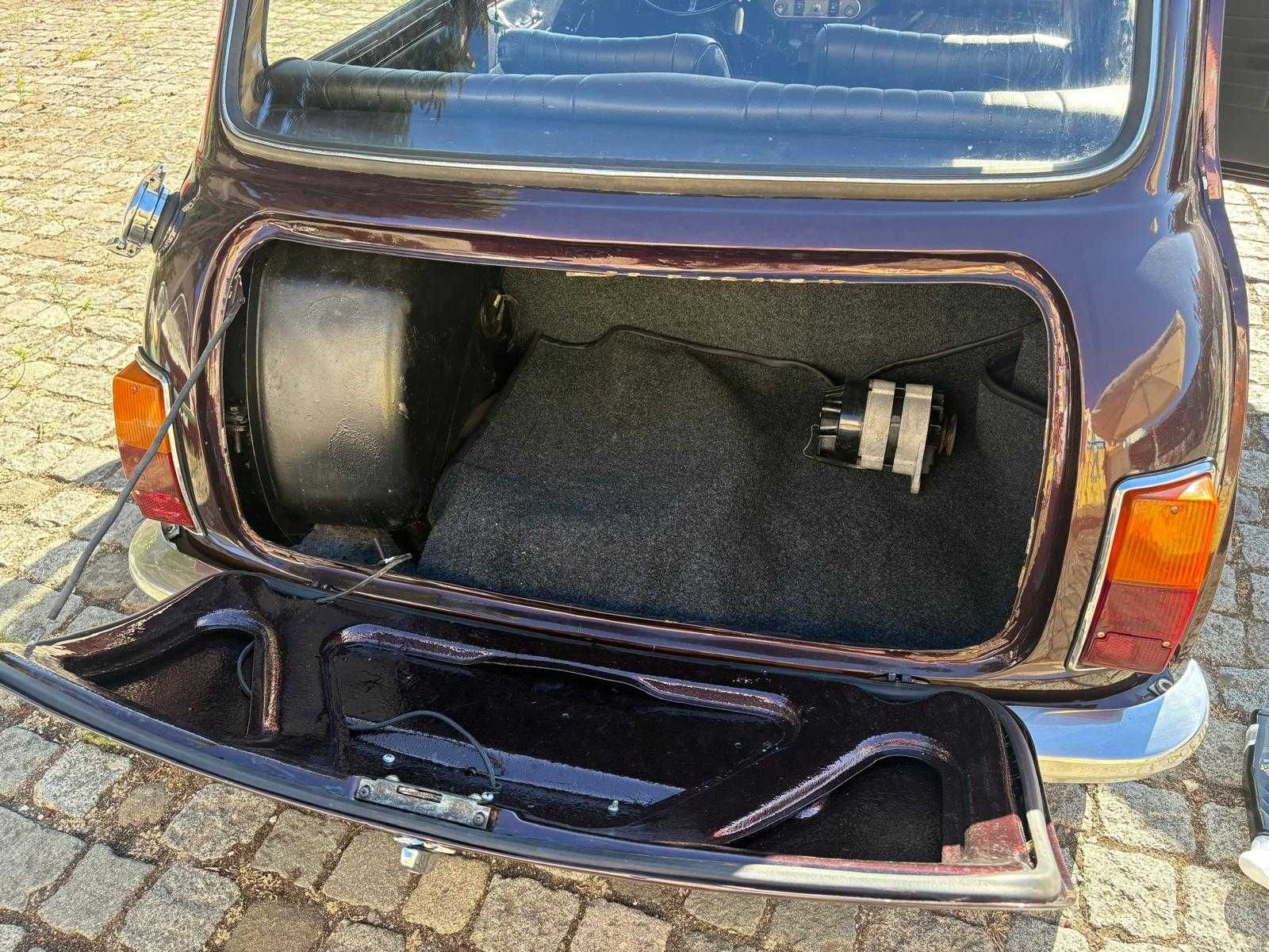 Clássico Mini 1976 – Restaurado ao Detalhe