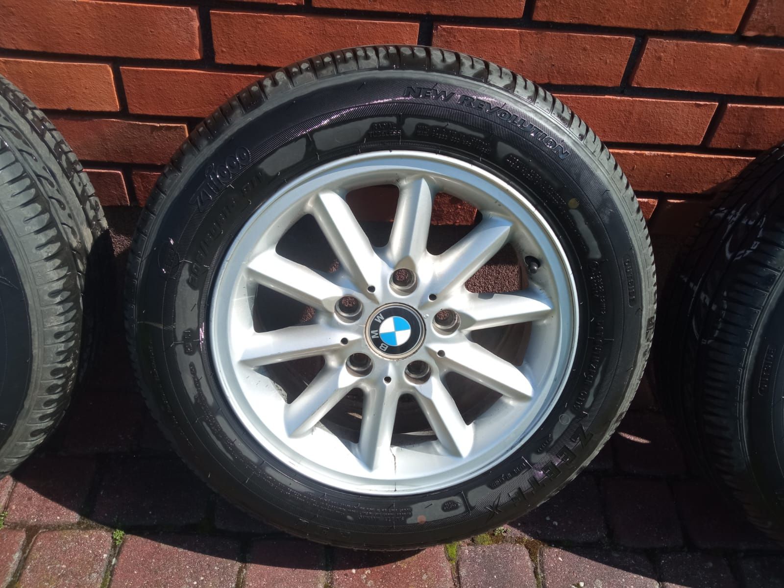 Felgi 15" z oponami letnimi Zeetex ZT1000 mało jeżdzone