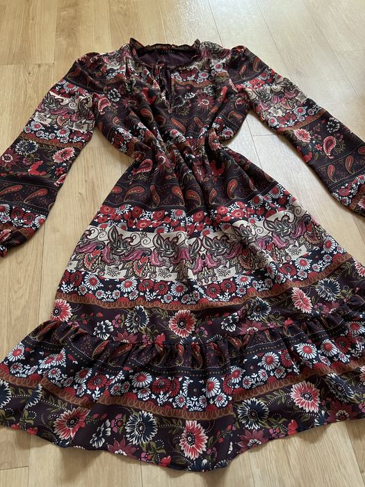 Sisley piękna sukienka M wzór falbanka