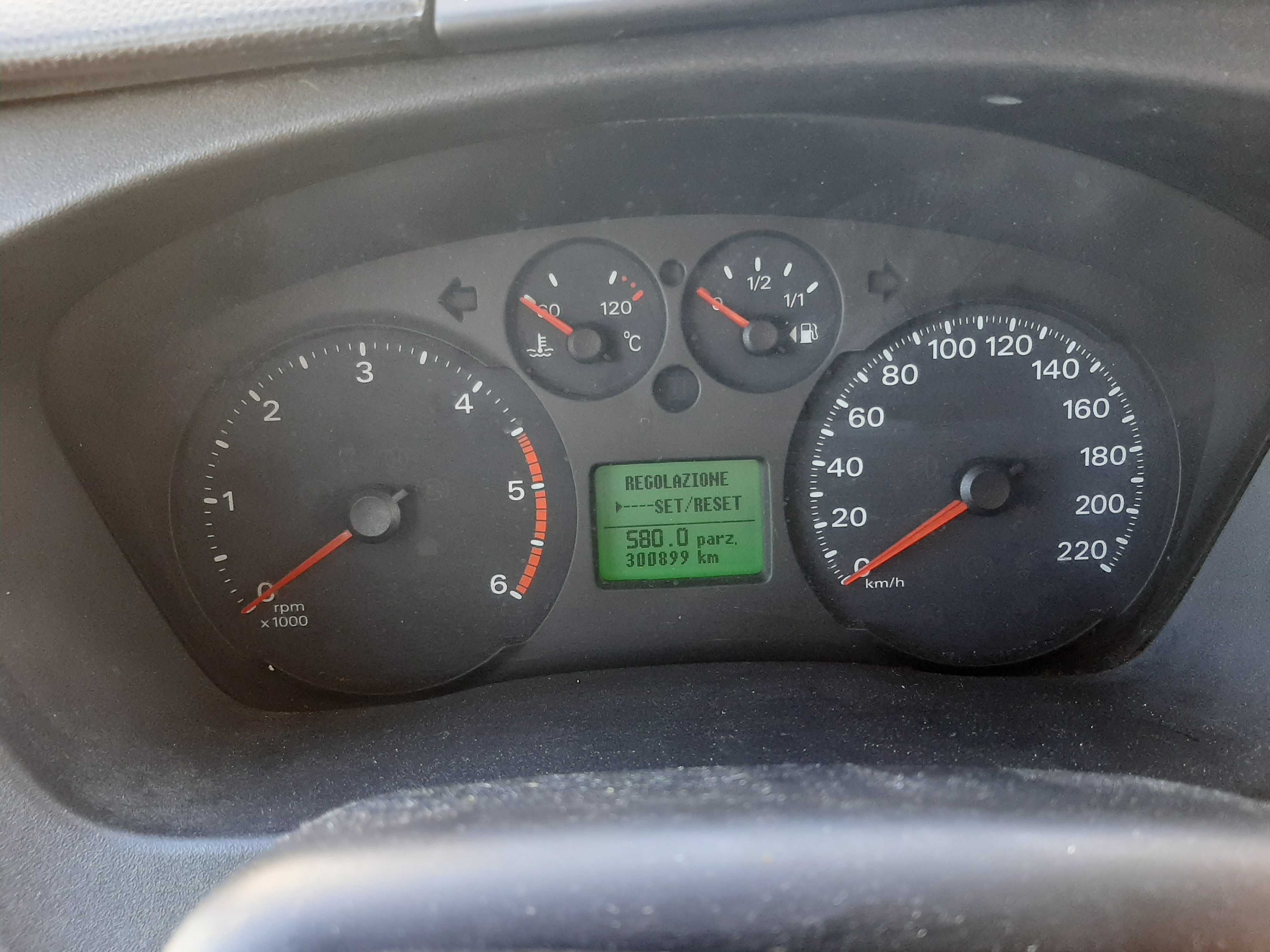 Carrinha Ford Transit Longa de 9 Lugares