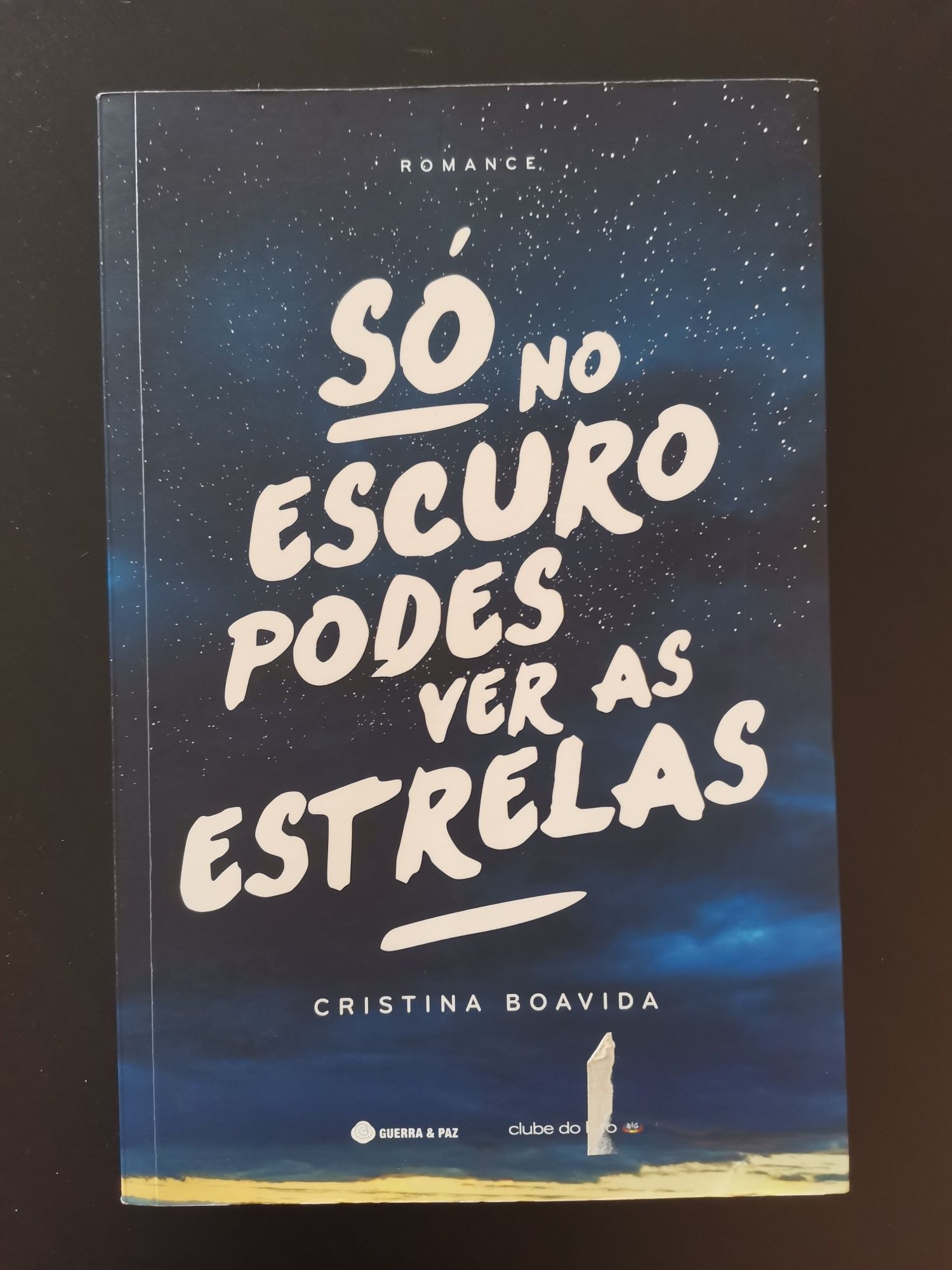 Livro "Só no escuro podes ver as estrelas"