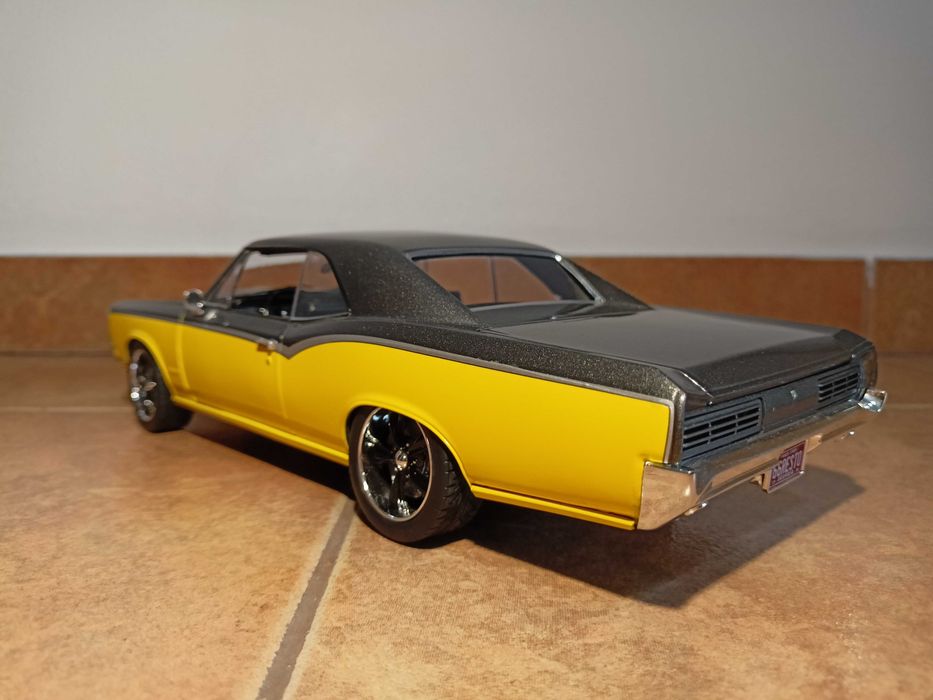 Pontiac GTO Restomod 1966 model w skali 1:18 ACME/otwierane elementy