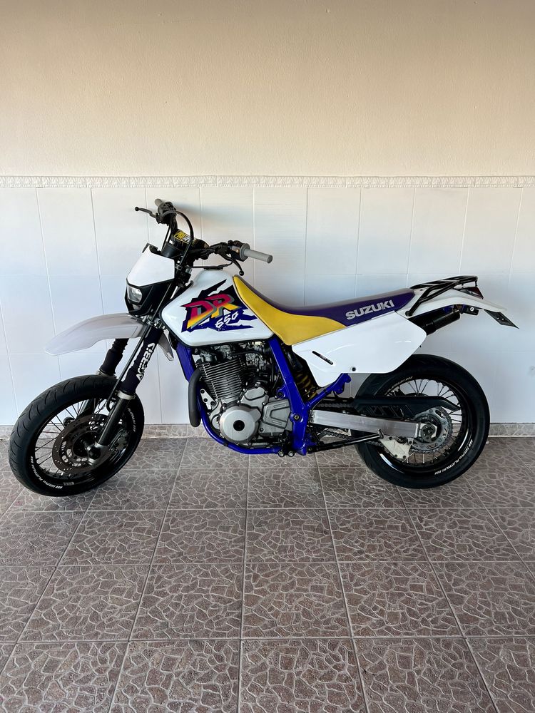 Suzuki DR650 supermoto