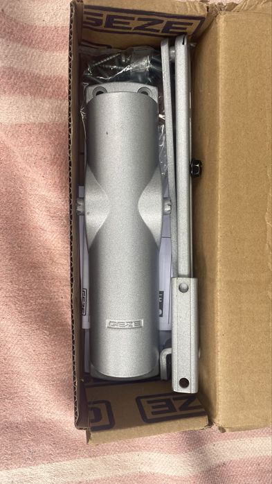 Дверний доводчик Geze TS 1000C