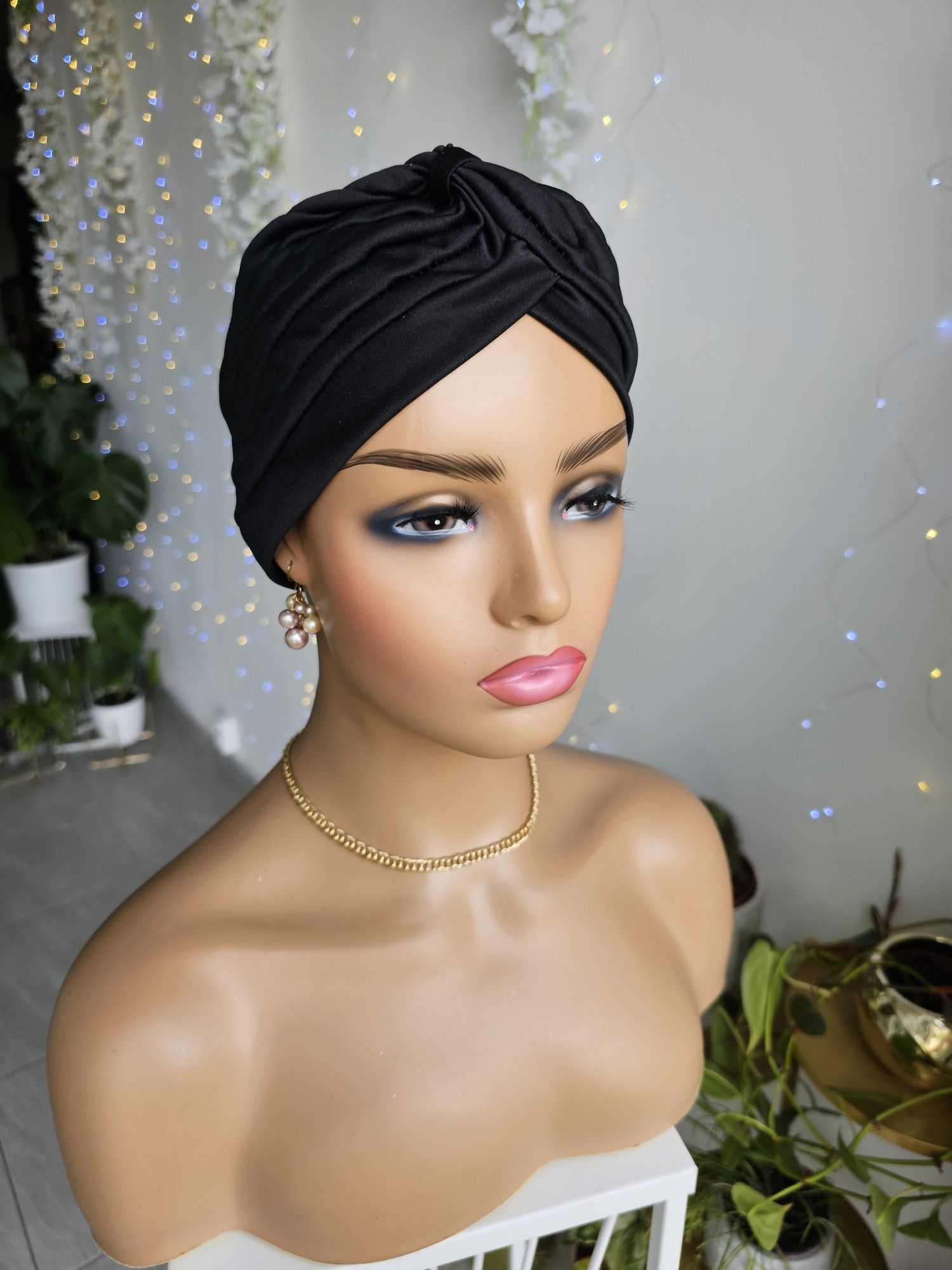 Czarny turban czapka chustka na głowę w trakcie leczenia Iga