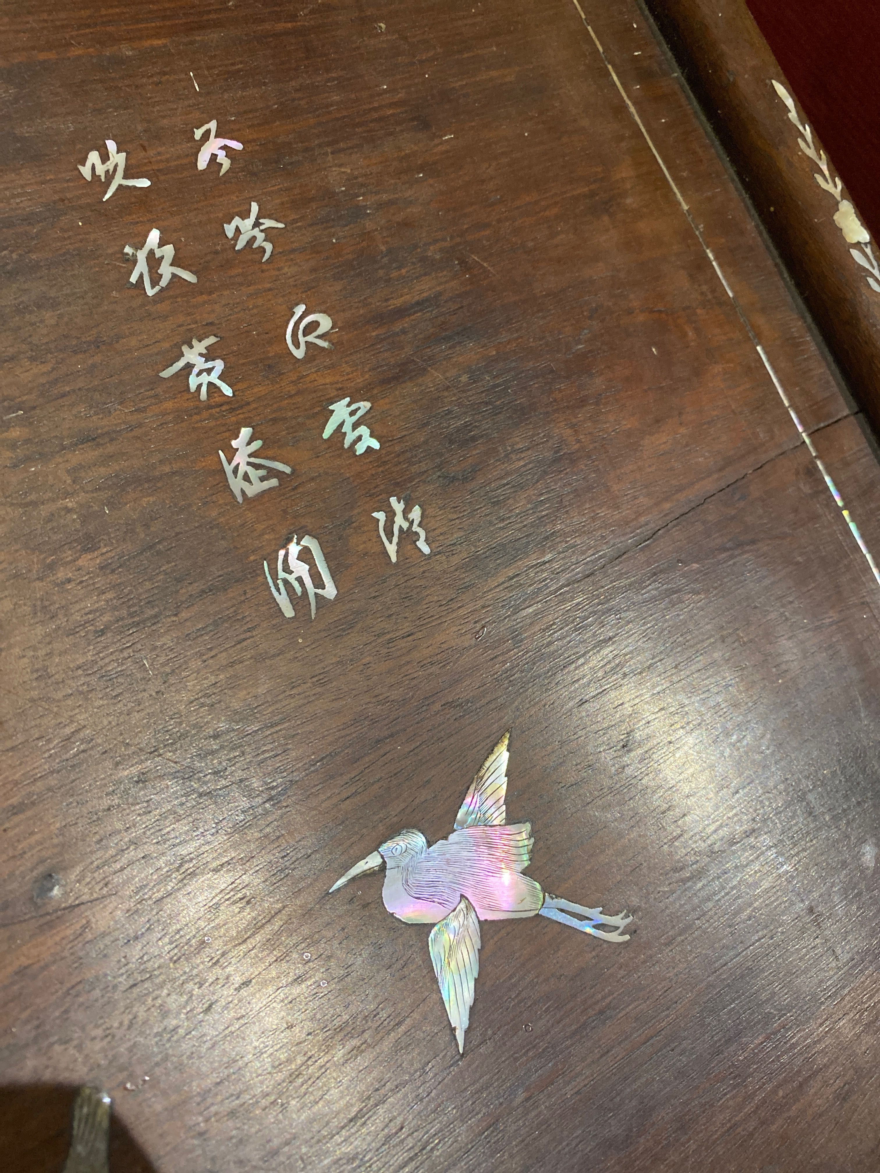 Tabuleiro Madeira exótica China séc XIX 54 cm embutidos Madrepérola