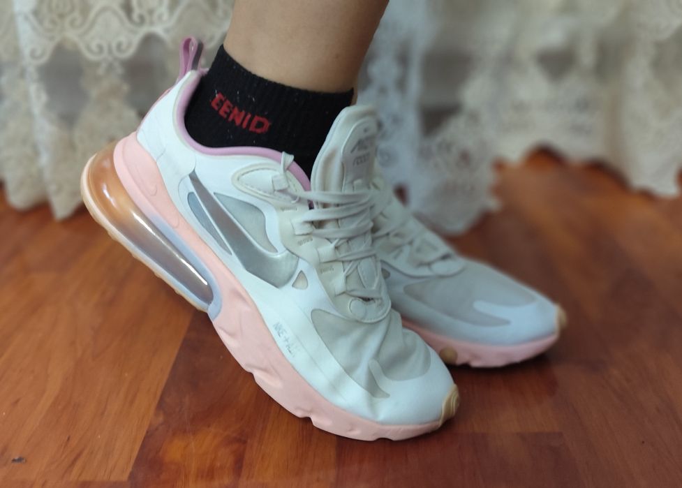 Це кросівки Nike Air Max 270 React