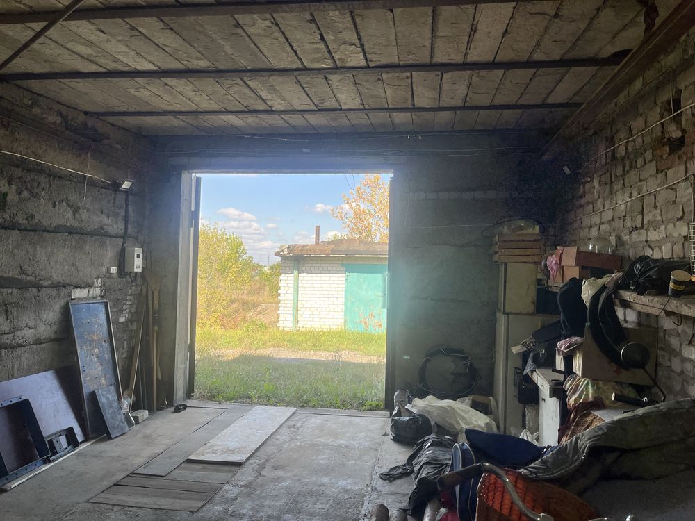 Продам большой гараж район 40 лет