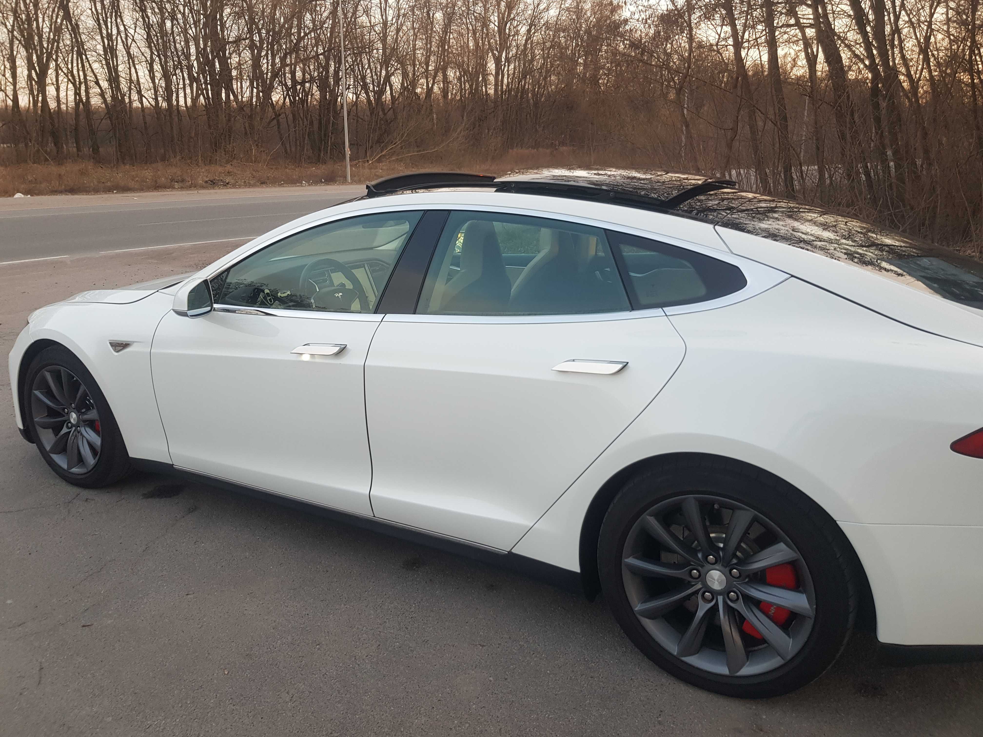 Продам Tesla Model S 85 2013 (intel)