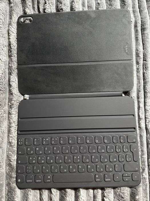 Чохол- клавіатура на iPad Pro