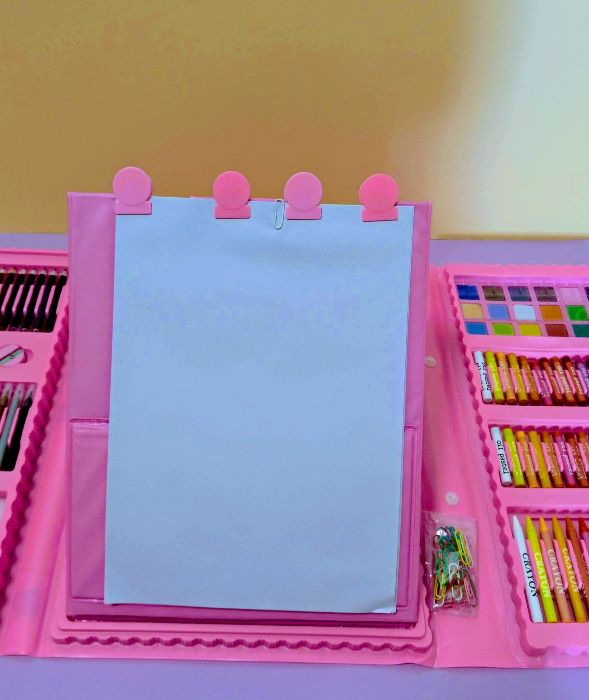 Набор для рисования из 208 предметов фломастеры, карандаши, краски