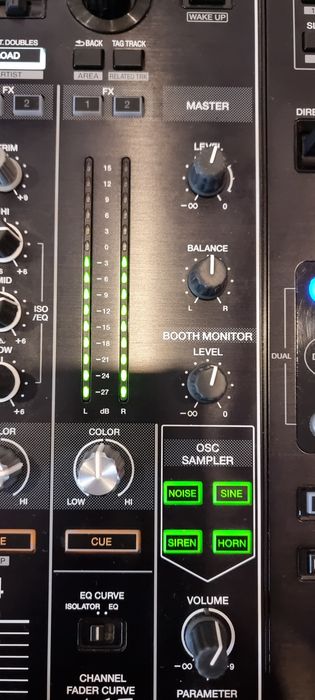 Pioneer DDJ-RZX. DJ kontroler