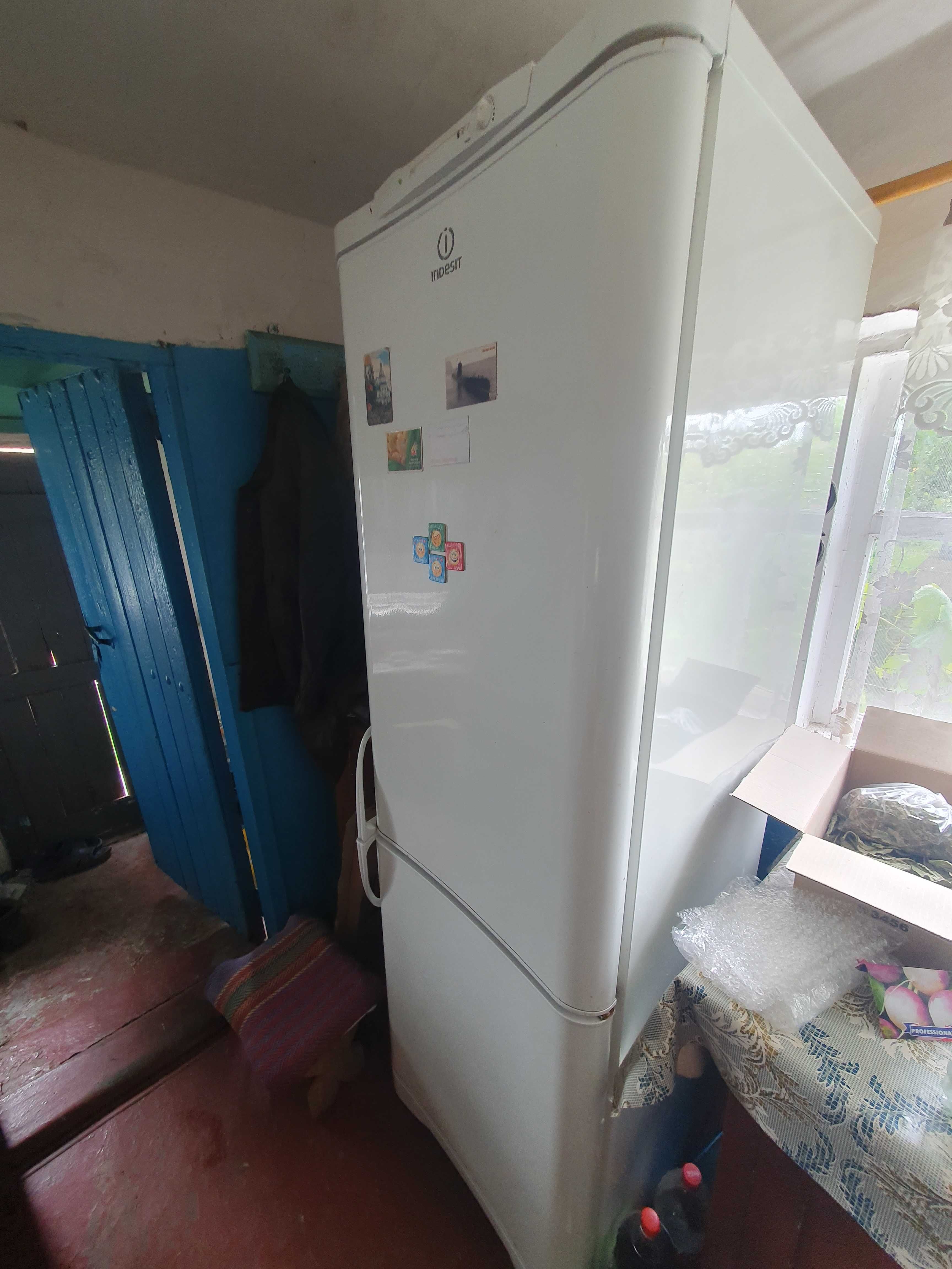 Холодильник Indesit C138G.016