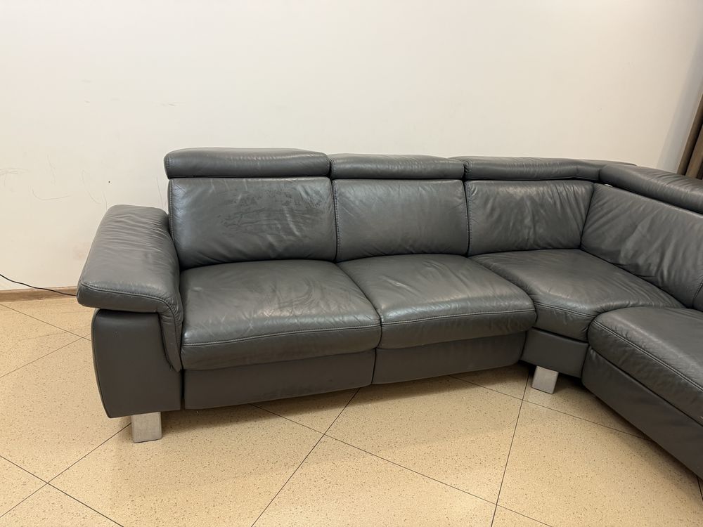 Продам кожаний диван (270х240)