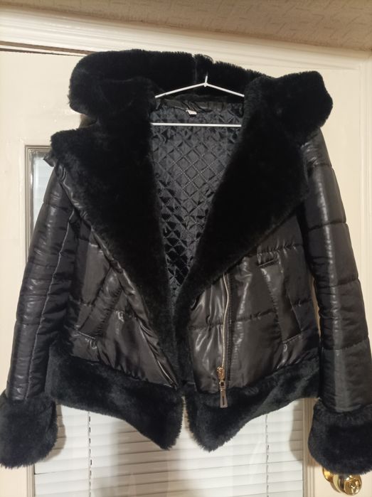 Куртка жіноча розмір М