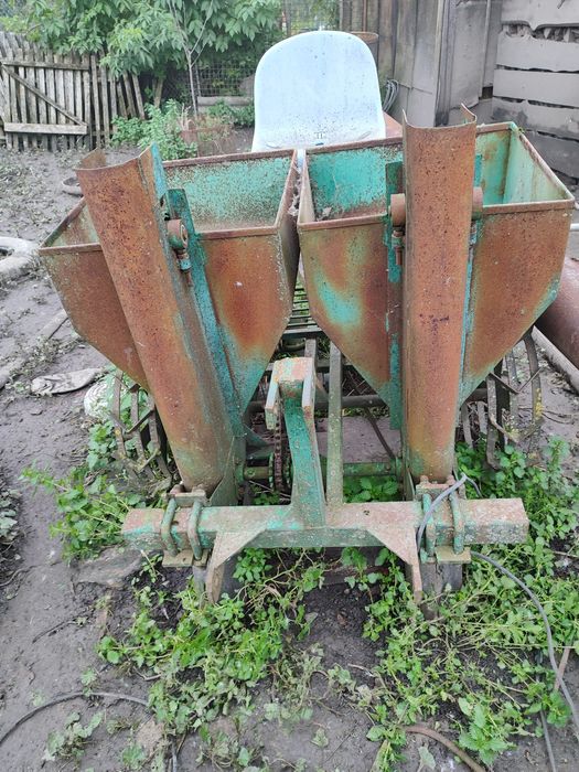 Двухрядна картоплесажалка для міні трактора