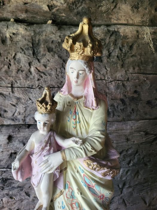 Stara figurka Maryja Królowa Matka Boża Zwycięska