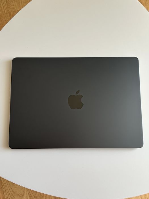 Macbook air 13 2024 M3 8/256 might night