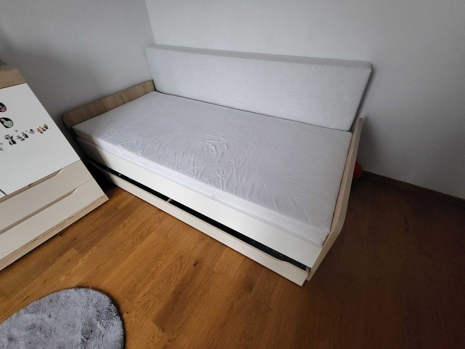 sprzedam łóżko dziecięce z materacem 200X90