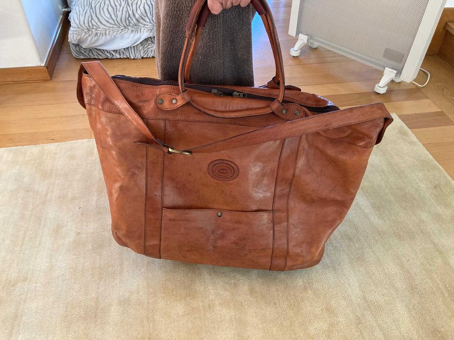 mala de viagem Larella em cabedal com rodízios