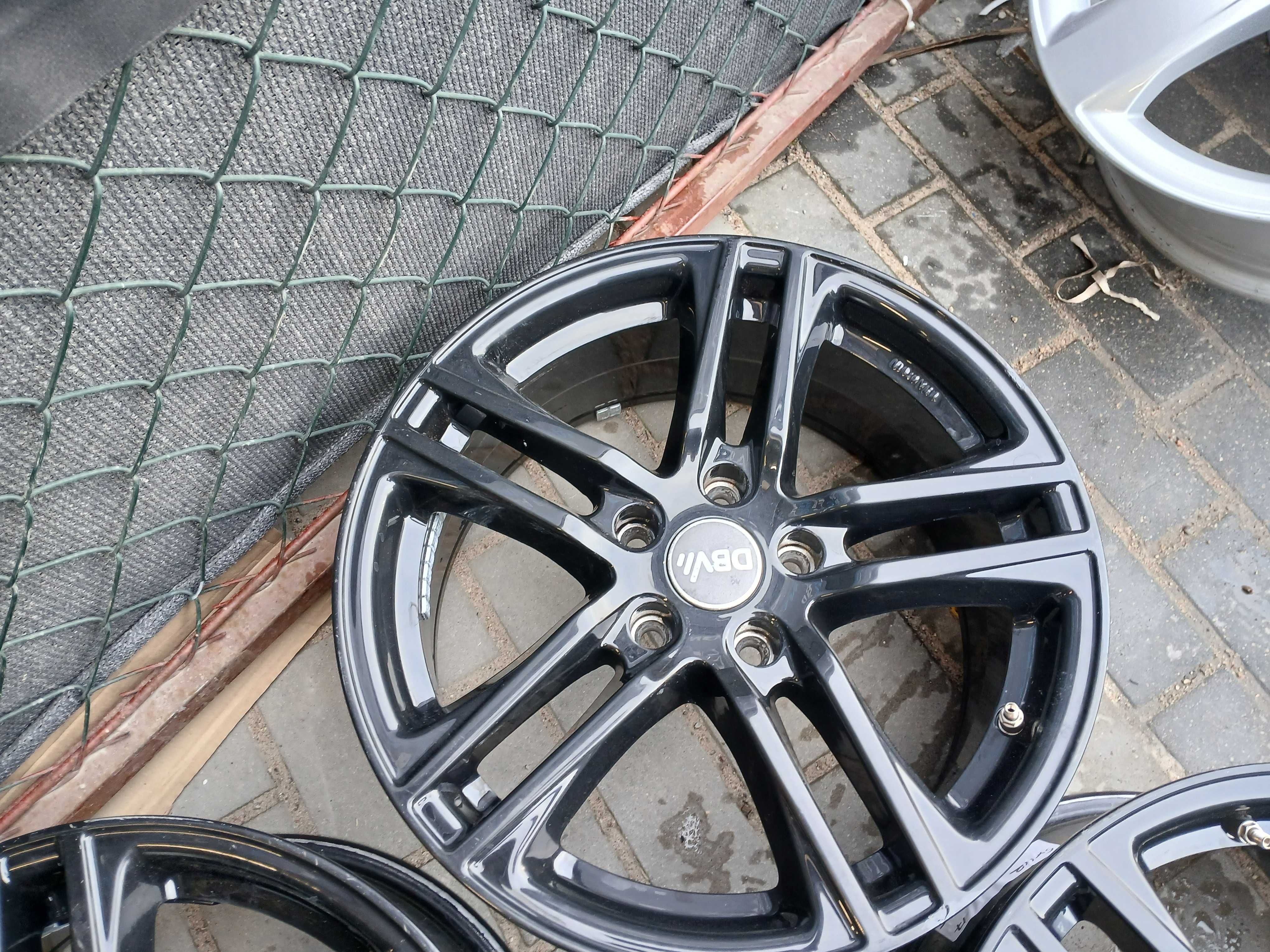 4x czarne felgi R17 5x112 Audi A3 S3 A4 A6 Q3 Q5 Vw Passat Golf Skoda