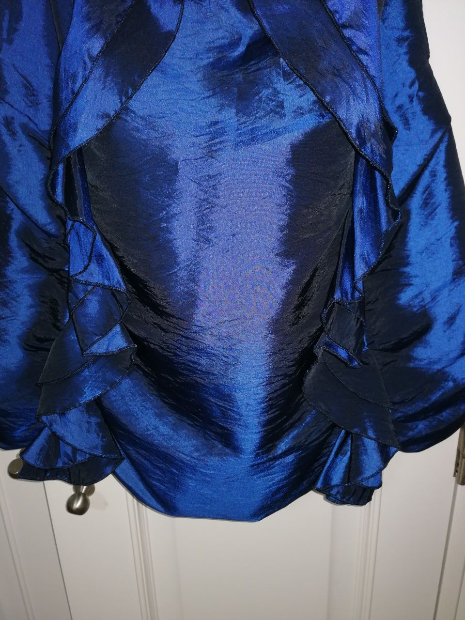 Vestido azul escuro acetinado e brilhante (M)
