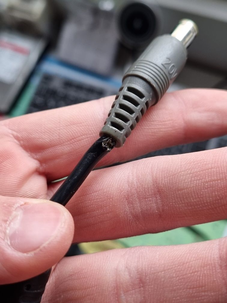 Zasilacz lenovo 90w 20v uszkodzony