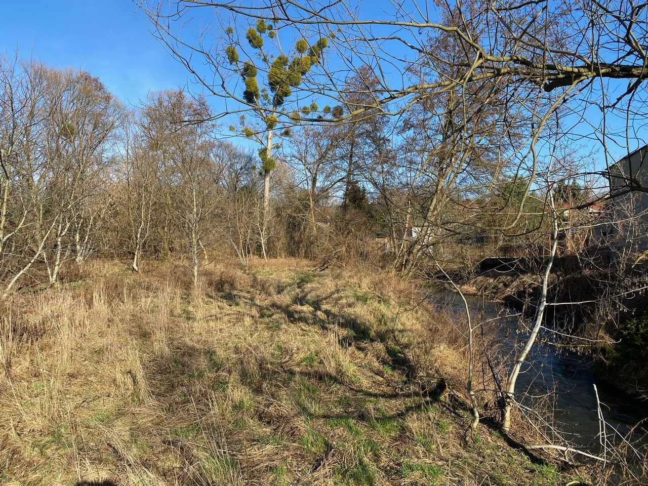 Działka budowlana w zatoce rzeki blisko centrum Głowna