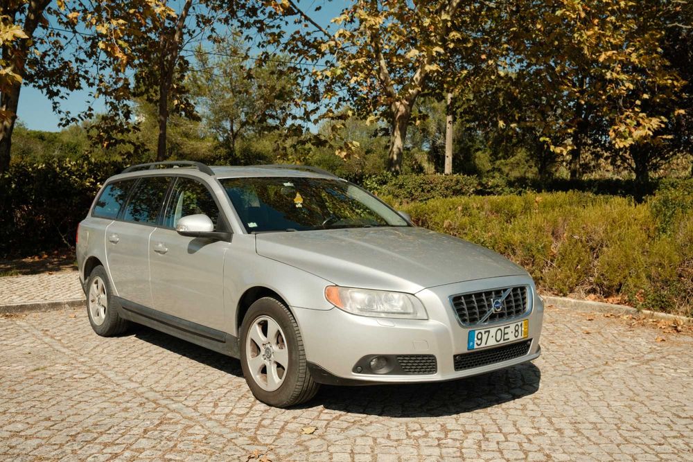 Volvo V70 2.4 D5 Momentum, Diesel 2010 [97,342 Km]