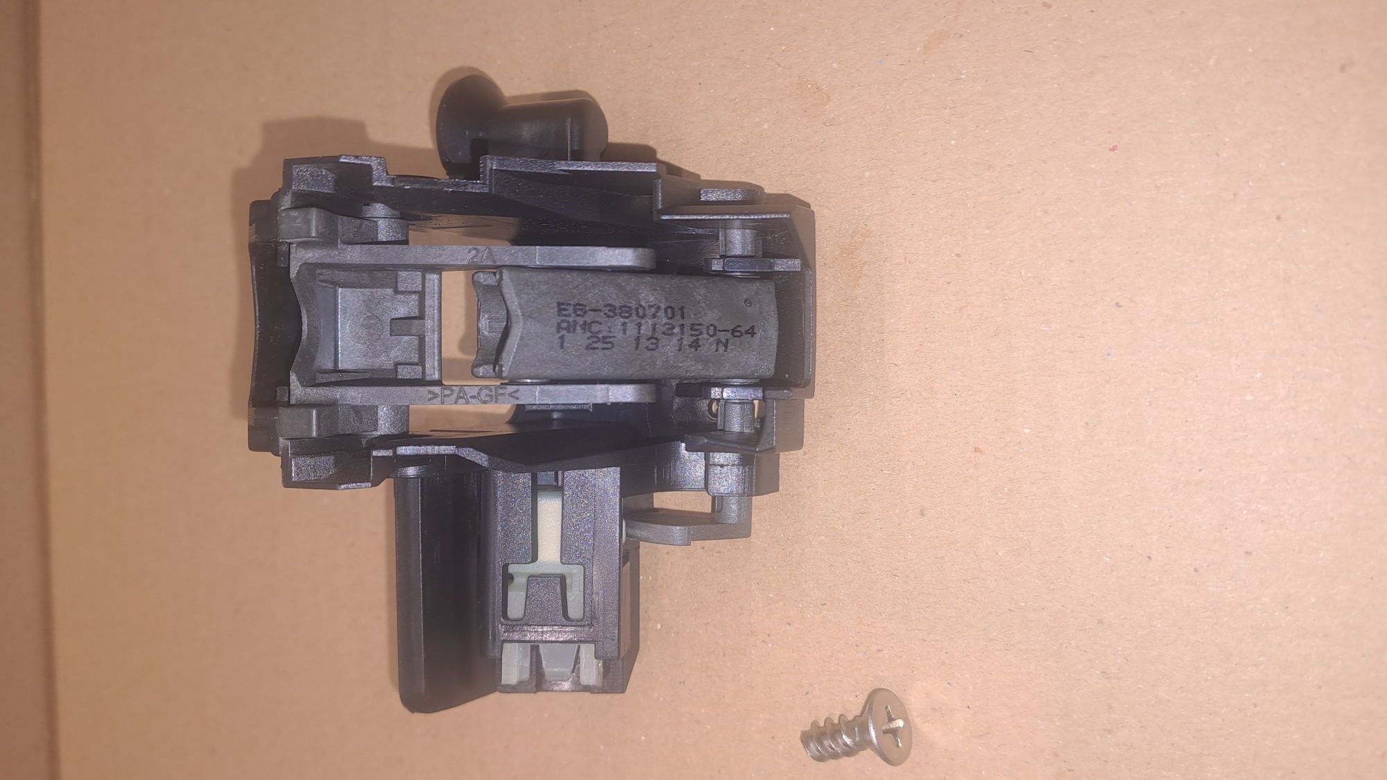 Zamek drzi zmywarki Elektrolux, AEG